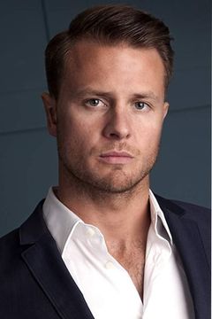 Bobby Holland Hanton interpreta Security Guard