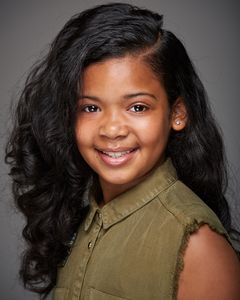 Harmony Hyde Neath interpreta Young Alice