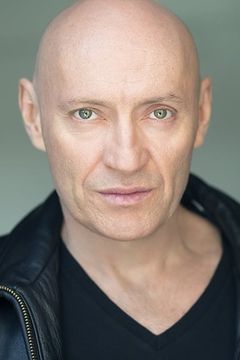 Jamie Jackson interpreta Boss