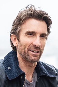 Sharlto Copley interpreta Stefan