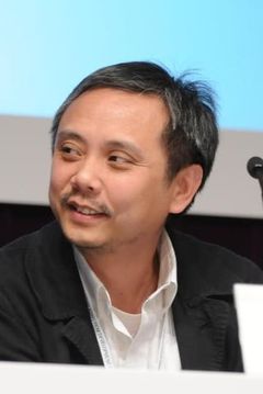 Gordon Chan interpreta Violinist