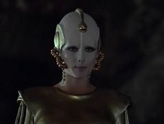 Ksenia Prohaska interpreta Marlene Dietrich