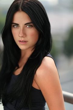 Calida Kuzek interpreta Dancer and Chorus Performer