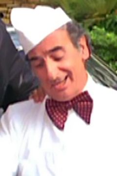 Al Nestor interpreta Hamburger Vendor
