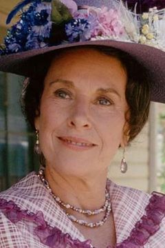 Katherine MacGregor interpreta Harriet Oleson