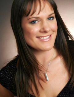Nikki Marshall interpreta Traffic Warden