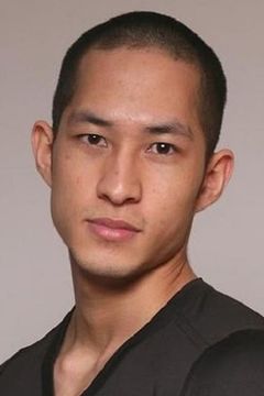 Charles Luu interpreta Wei Tang Triplet