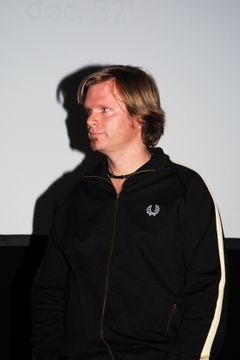 Roman Güttinger interpreta Doctor (uncredited)