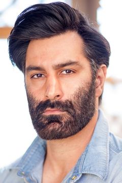 Shawn Sarmeidani interpreta Dostums bodyguard