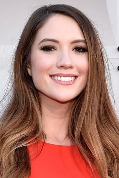 Blair Fowler interpreta Leah