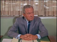 Art Balinger interpreta Announcer