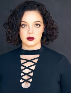 Alexandrea Owens interpreta Cora Cartmell