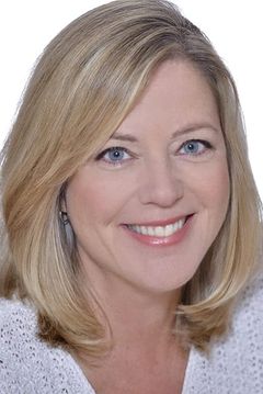 Kathryn Klvana interpreta TV Reporter #4