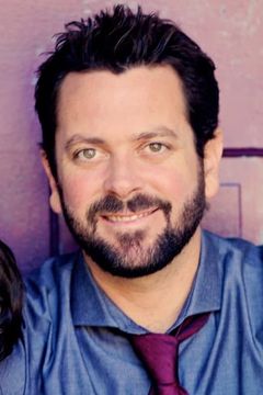 Brad Ableson interpreta Additional Voices (voice)