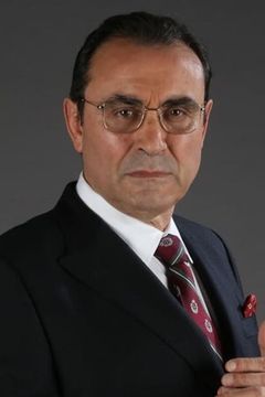 Almeno Gonçalves interpreta António Santos