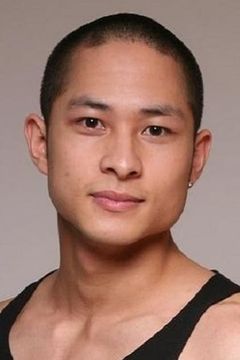 Mark Luu interpreta Wei Tang Triplet