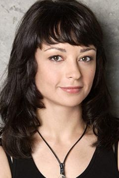 Sarah Strange interpreta Dani