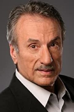 Joseph R. Sicari interpreta Additional Character Voices (voice)