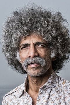 Makrand Deshpande interpreta Baba Shakti
