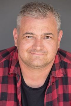 Michael Patrick McGill interpreta Tommy