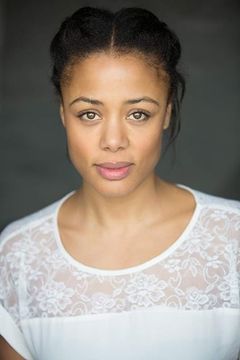 Nina Toussaint-White interpreta Louise Rayburn