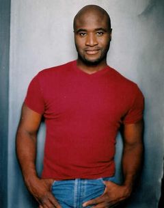 Desmond Campbell interpreta Business Man