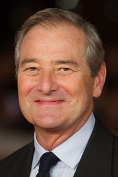 Julian Wadham interpreta Alick Yorke