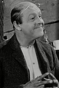 Harvey Clark interpreta Tailor