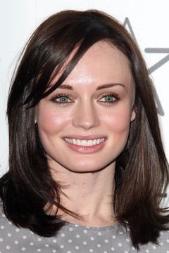 Laura Haddock interpreta Myrna Dagleish