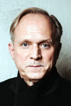 Ulrich Tukur interpreta Jürgen Möller