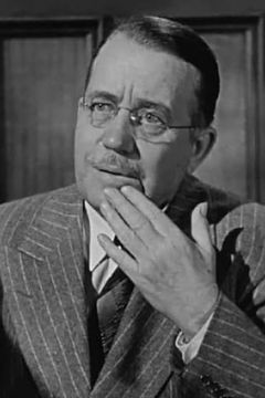 Harry Antrim interpreta M. Abeel