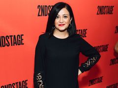 Maria Elena Ramirez interpreta Amelda