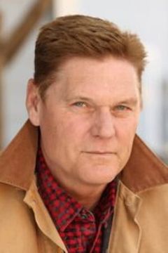 Shane Dixon interpreta Officer / Detective at Hollywood Station