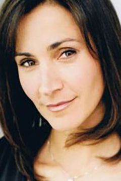 Victoria Fodor interpreta Mother Burkholder