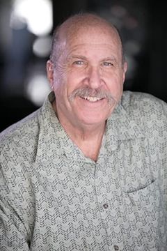 Bob Sattler interpreta C.H.P.