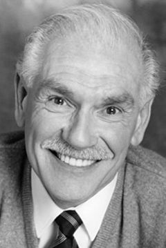 John F. Parker interpreta 4th Reporter (uncredited)