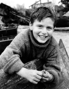 Vincent Winter interpreta Hughie Stirling