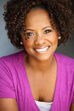 Karen Malina White interpreta Sonia Hendricks