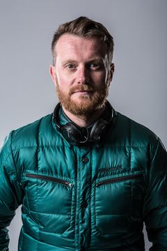 Stu Small interpreta Archie Rudd