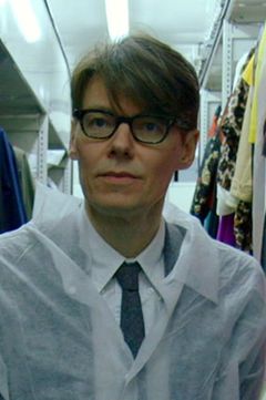 Andrew Bolton interpreta Andrew Bolton