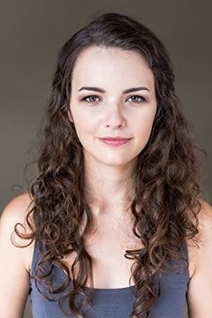 Maria Vos interpreta Avril Benoît