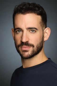 Pedro Rubio interpreta Volunteer