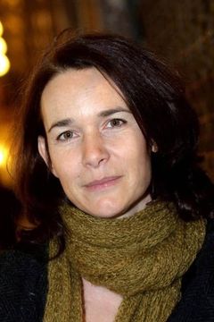 Anne Coesens interpreta Léon