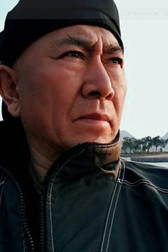 Li Zhenqi interpreta Uncle Bill