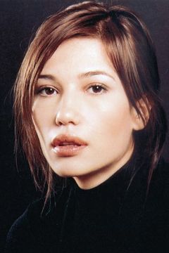 Oona Hart interpreta Lynette