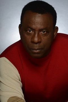 Abdoulaye NGom interpreta Father Shakalu
