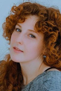 Rachel J. Goodgion interpreta Backpacker / Airplane Passenger