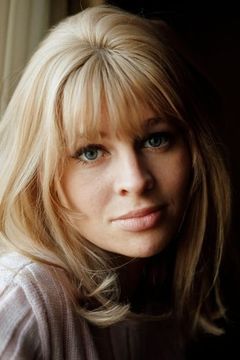 Julie Christie interpreta Glenda Spender