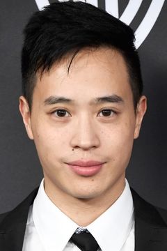 Hayden Szeto interpreta Erwin Kim