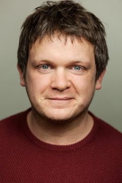 Rob Witcomb interpreta Percival